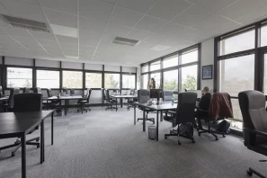 Bureau privé - 69007 - 30 postes - 8500€