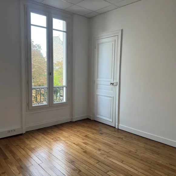 Bureau privé 28 m² 4 postes Location bureau Avenue de Villiers Paris 75017 - photo 9
