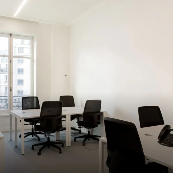 Bureau privé 25 m² 5 postes Coworking Rue du Louvre Paris 75001 - photo 1