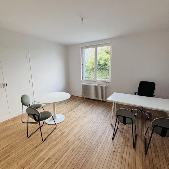 Bureau privé 20 m² 4 postes Location bureau Le Bourg Soussac 33790 - photo 3