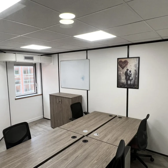 Bureau privé 15 m² 4 postes Location bureau Rue Jeanne Braconnier Meudon 92360 - photo 2