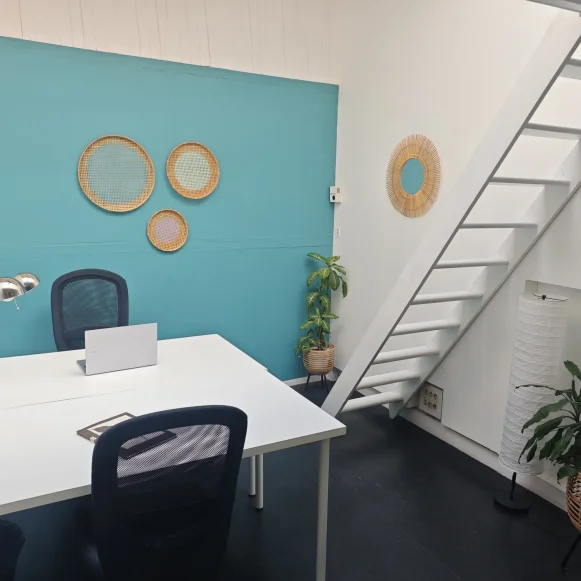 Bureau privé 26 m² 5 postes Coworking Rue Saint-Antoine Paris 75004 - photo 1