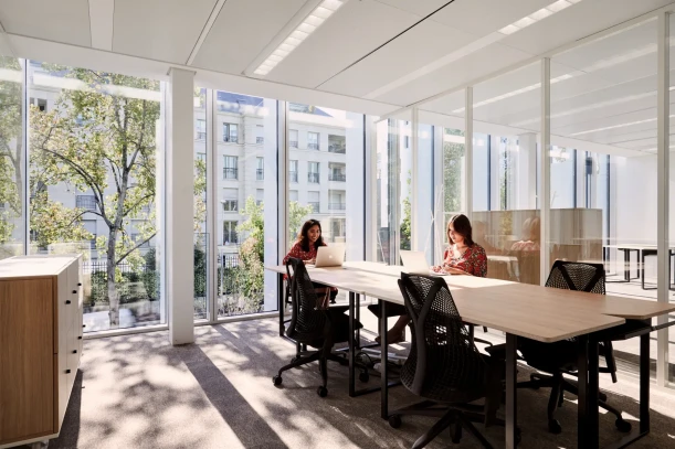 Bureau privé - 75015 - 5 postes - 2600€