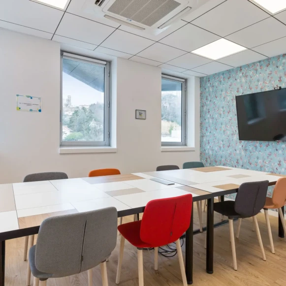 Bureau privé 16 m² 4 postes Coworking Quai Fulchiron Lyon 69005 - photo 3