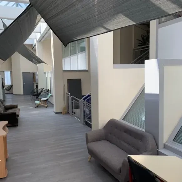 Bureau privé 15 m² 2 postes Coworking Allée de l'Europe Entzheim 67960 - photo 2