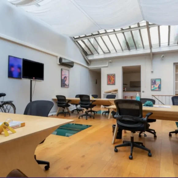 Espace indépendant 200 m² 30 postes Coworking Rue du Faubourg Saint-Denis Paris 75010 - photo 1