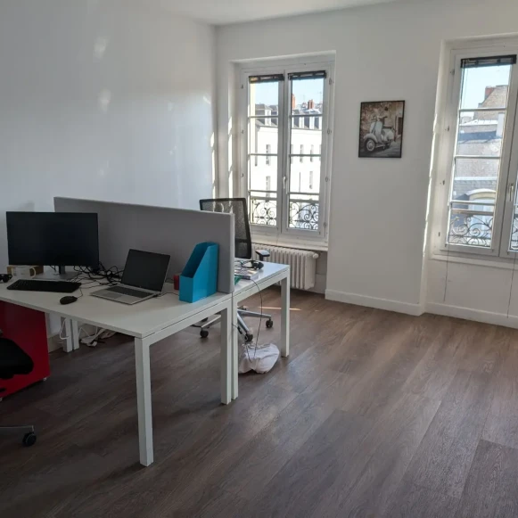 Bureau privé 14 m² 3 postes Location bureau Rue Pétigny Versailles 78000 - photo 1