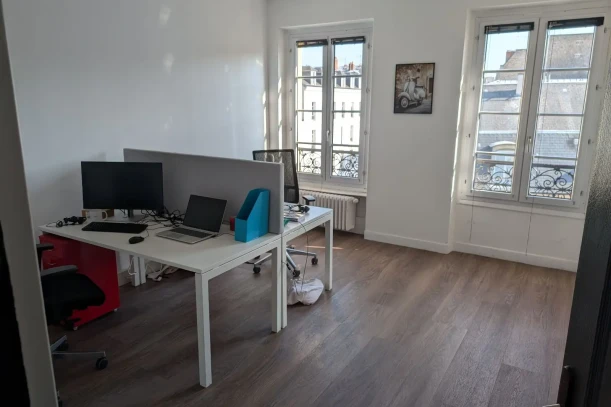 Open Space - 78000 - 4 postes - 280€
