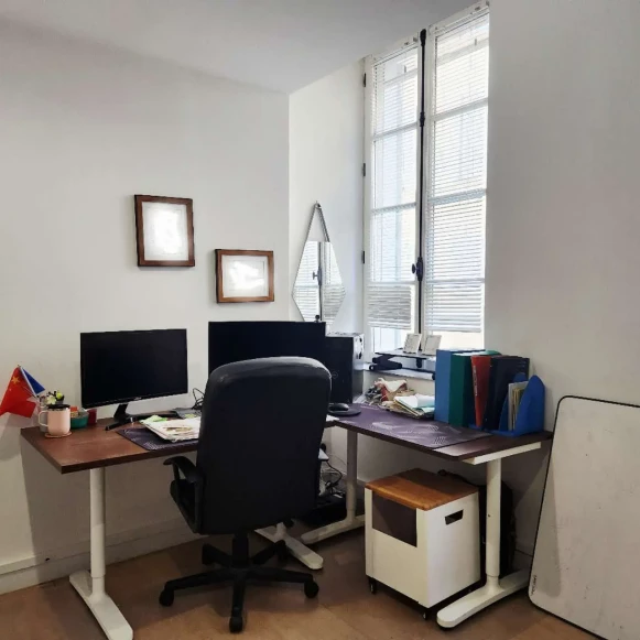 Bureau privé 13 m² 3 postes Location bureau Rue Vacon Marseille 13001 - photo 2