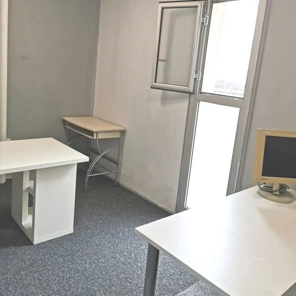 Bureau privé 11 m² 3 postes Coworking Avenue Michelet Saint-Ouen-sur-Seine 93400 - photo 3