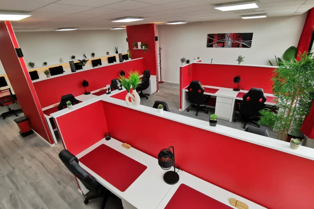 Open Space - 67100 - 14 postes - 200€