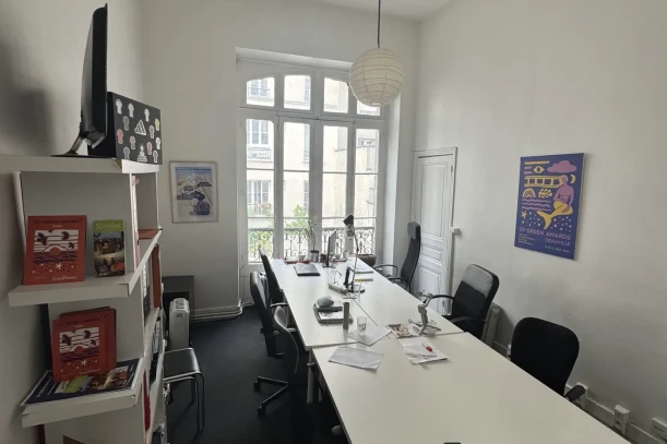 Bureau privé - 75018 - 8 postes - 1980€