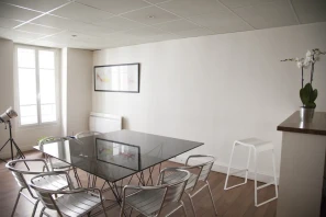 Open Space - 75010 - 12 postes - 330€