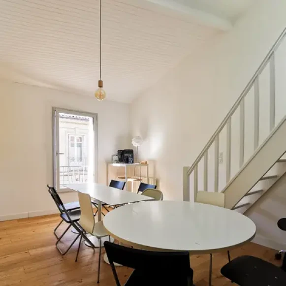 Espace indépendant 9 m² 2 postes Location bureau Rue Chevalier Bordeaux 33000 - photo 1