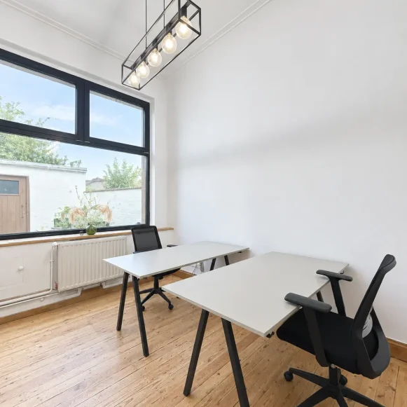 Bureau privé 15 m² 2 postes Location bureau Rue d'Anvers Tourcoing 59200 - photo 2