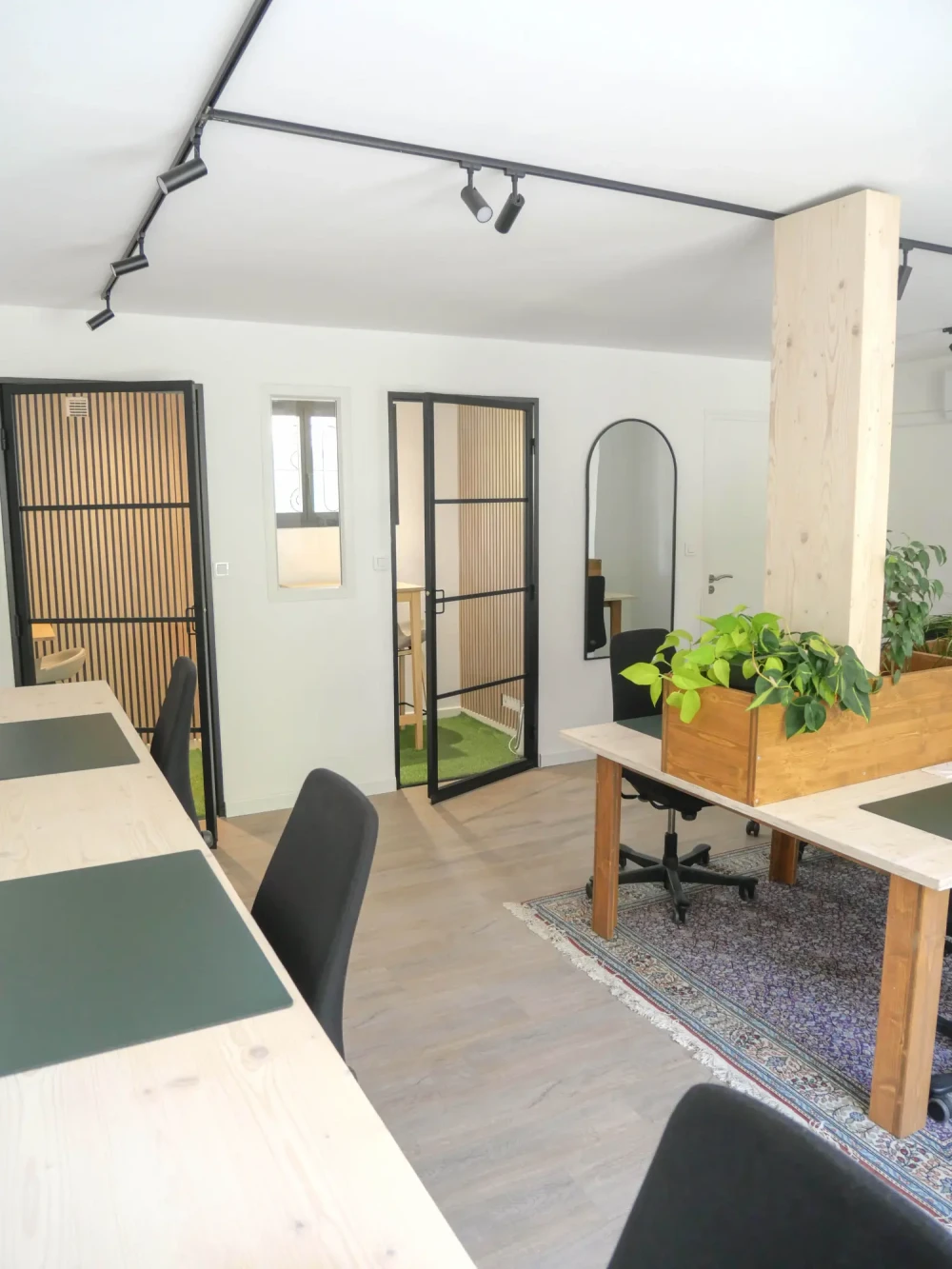 Espace indépendant - 13090 - 22 postes - 9000€