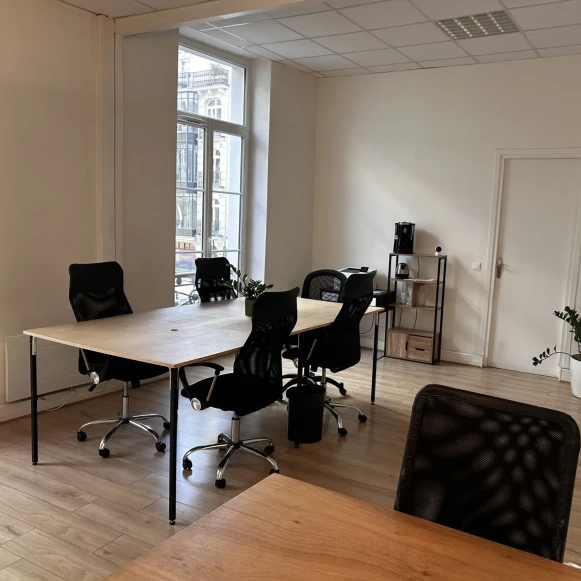 Bureau privé 30 m² 4 postes Location bureau Rue des Jeuneurs Paris 75002 - photo 1