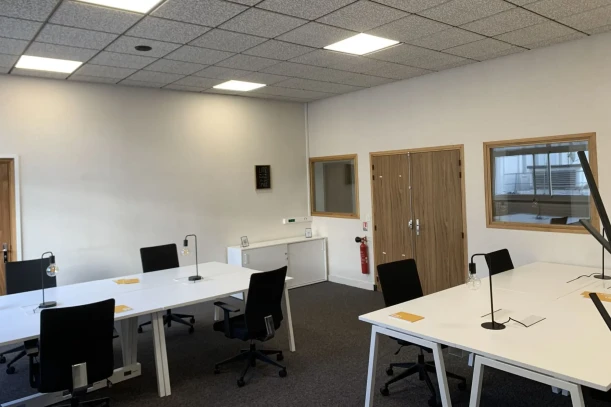Bureau privé - 92300 - 8 postes - 4000€