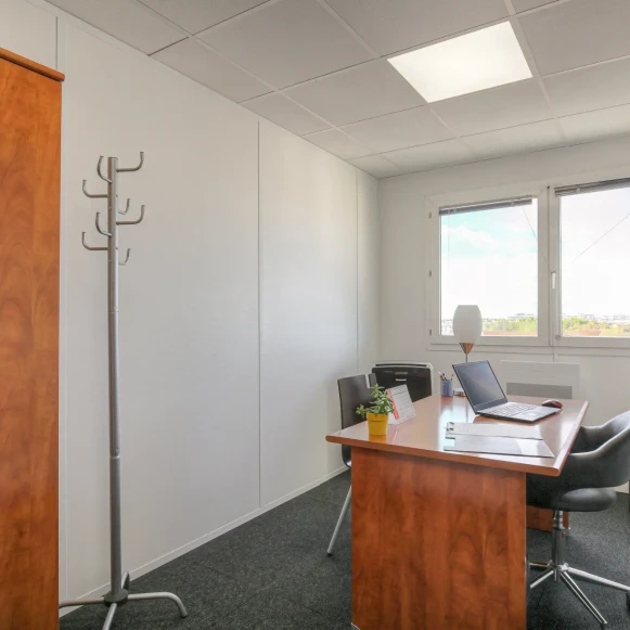 Bureau privé 9 m² 1 poste Coworking Avenue Berthelot Lyon 69008 - photo 1