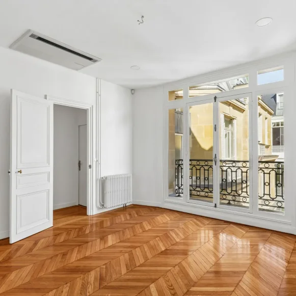 Espace indépendant 500 m² 72 postes Location bureau Rue La Boétie Paris 75008 - photo 10