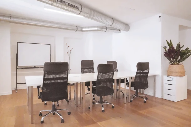 Open Space - 75009 - 6 postes - 340€