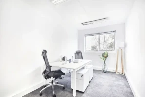 Bureau privé - 13008 - 3 postes - 1275€