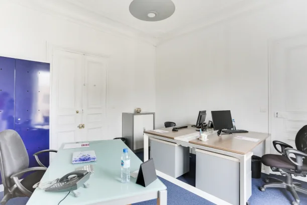 Bureau privé - 75001 - 3 postes - 2190€