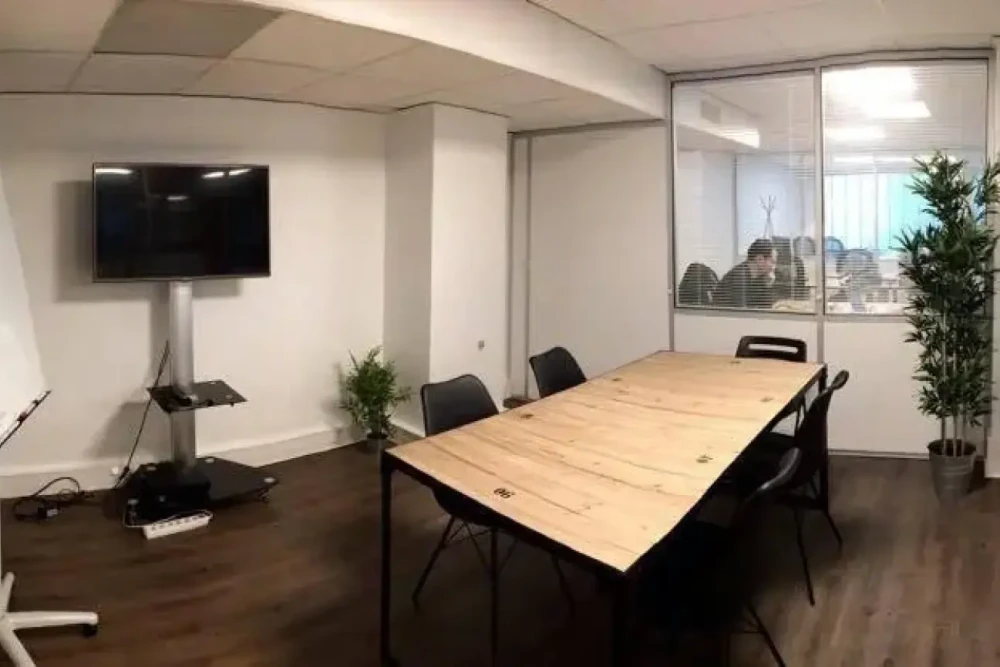 Bureau privé - 75017 - 3 postes - 1100€