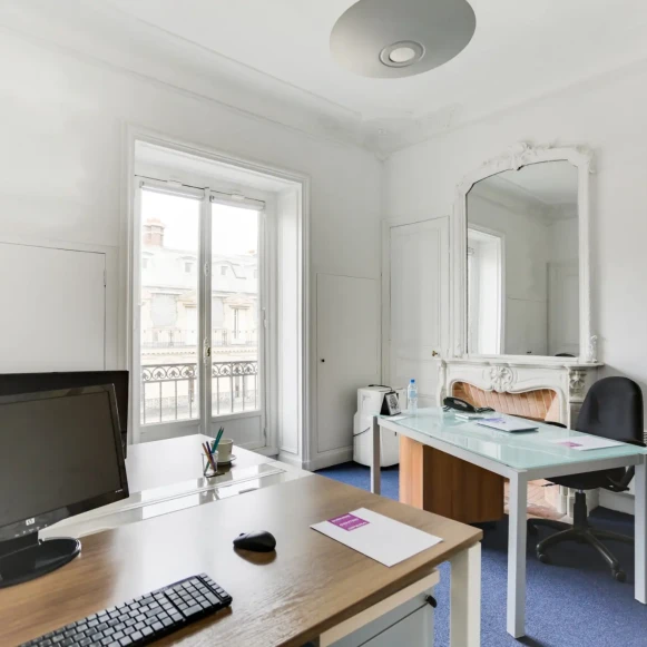 Bureau privé 16 m² 4 postes Location bureau Avenue de l'Opéra Paris 75001 - photo 2