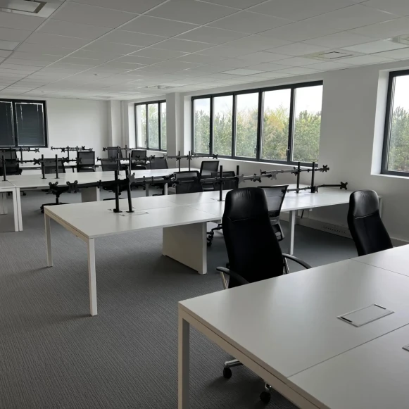 Bureau privé 300 m² 50 postes Coworking Rue Jacqueline Auriol Guyancourt 78280 - photo 3