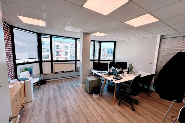 Open Space - 92300 - 15 postes - 250€
