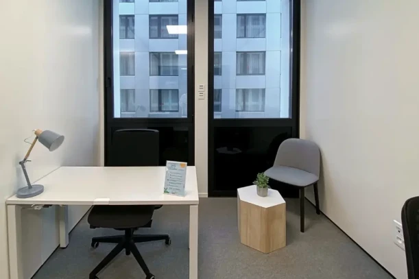 Bureau privé - 06200 - 9 postes - 2796€