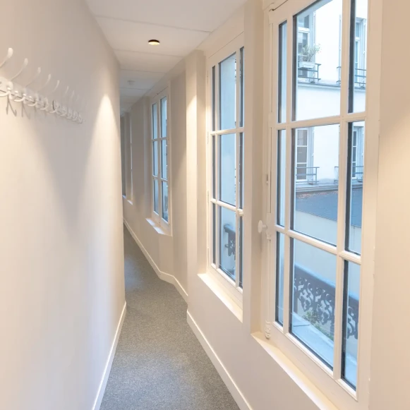 Espace indépendant 150 m² 25 postes Location bureau Rue Notre Dame des Victoires Paris 75002 - photo 8