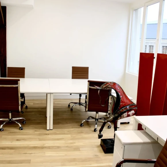 Bureau privé 40 m² 9 postes Coworking Rue Bichat Paris 75010 - photo 1