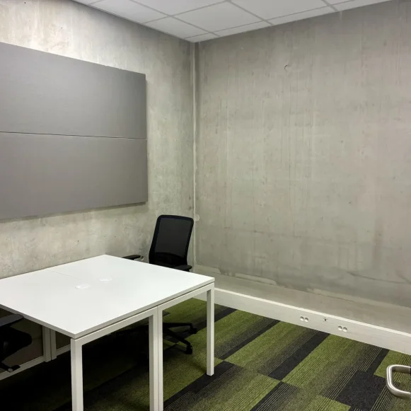 Bureau privé 10 m² 3 postes Location bureau Rue Fulton Angers 49000 - photo 1