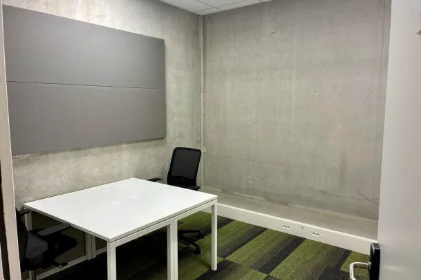 Bureau privé - 49000 - 3 postes - 592€