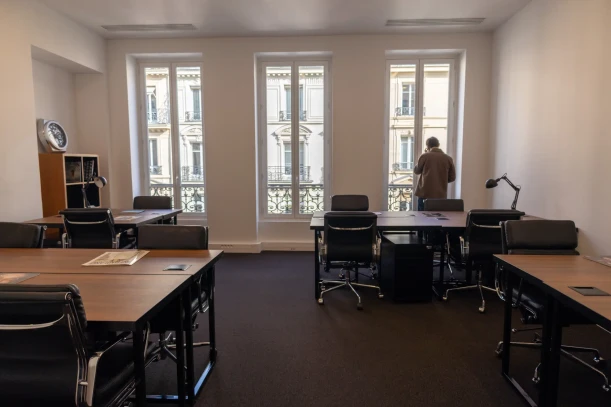 Bureau privé - 75002 - 3 postes - 2403€