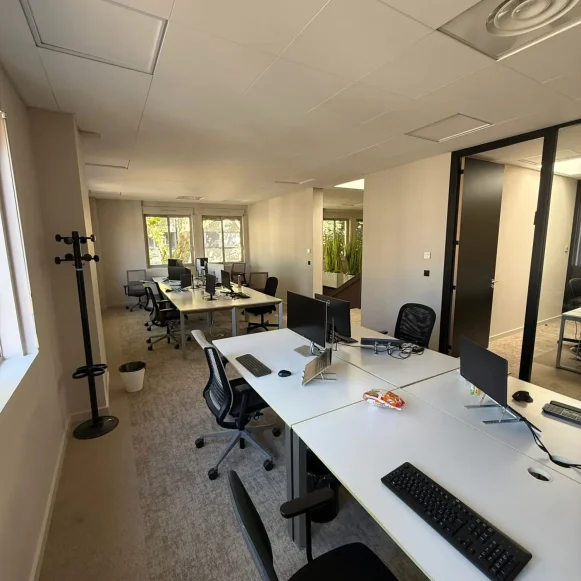 Bureau privé 20 m² 4 postes Location bureau Rue Edouard Aynard Villeurbanne 69100 - photo 1