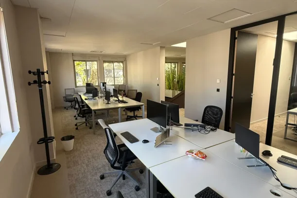 Open Space - 69100 - 10 postes - 400€