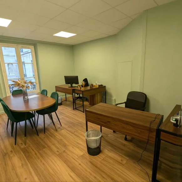 Bureau privé 39 m² 4 postes Location bureau Rue de Rivoli Paris 75001 - photo 2