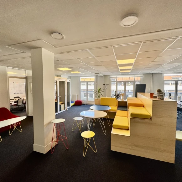 Open Space  8 postes Coworking Rue Treilhard Paris 75008 - photo 9
