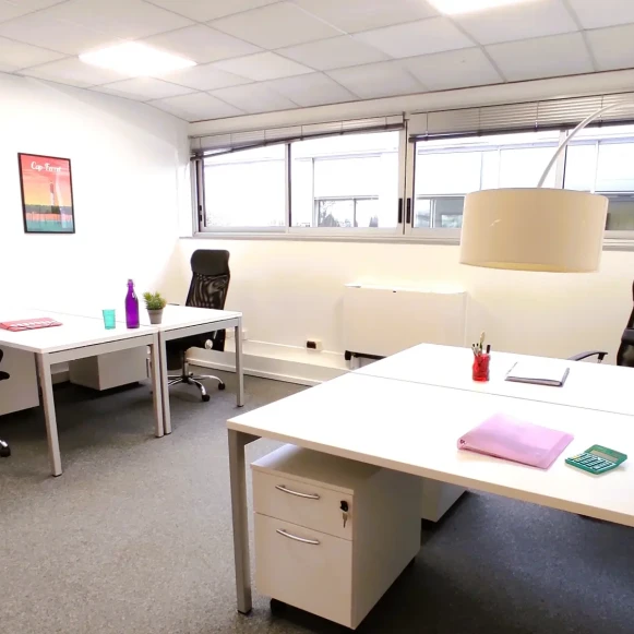 Bureau privé 22 m² 4 postes Location bureau Chemin de la Crabe Toulouse 31300 - photo 1