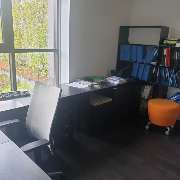 Bureau privé 12 m² 2 postes Location bureau Rue Pierre Poli Issy-les-Moulineaux 92130 - photo 6