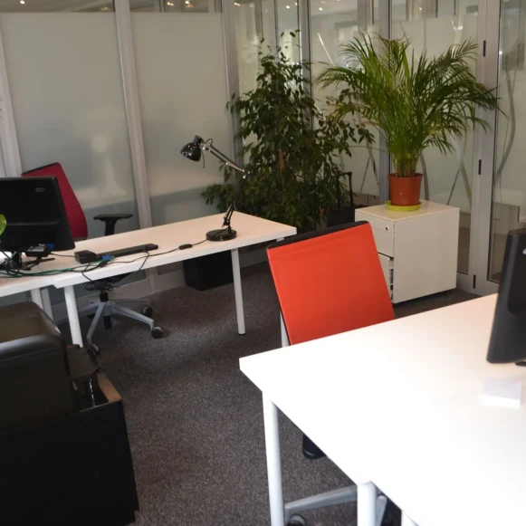 Bureau privé 12 m² 4 postes Location bureau Boulevard Gambetta Issy-les-Moulineaux 92130 - photo 2