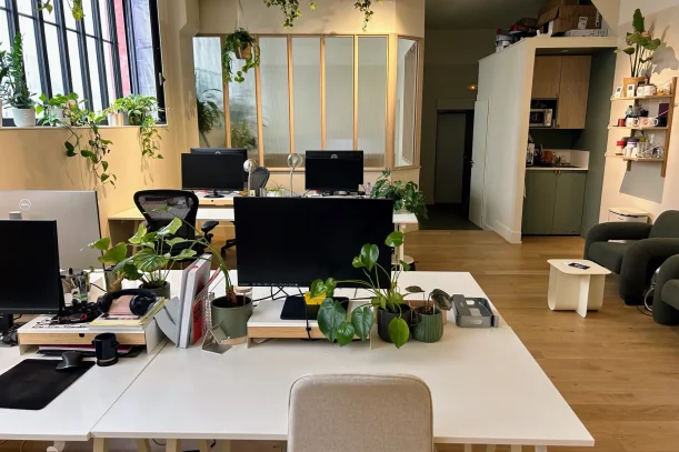 Open Space - 75011 - 5 postes - 300€