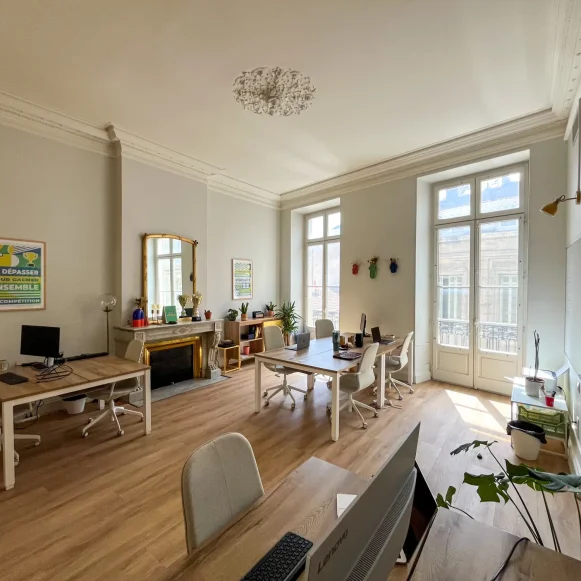 Open Space  5 postes Coworking Rue Paul Berthelot Bordeaux 33300 - photo 1