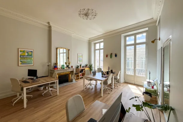 Open Space - 33300 - 5 postes - 239€