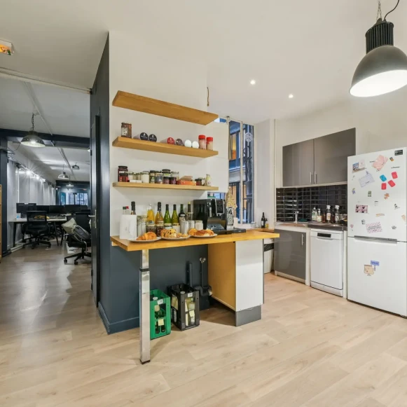 Espace indépendant 191 m² 40 postes Location bureau Rue des Petites Écuries Paris 75010 - photo 4