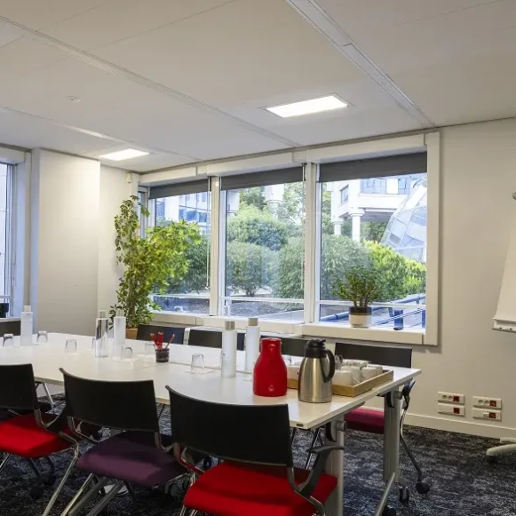 Bureau privé 58 m² 14 postes Coworking Rue du Gouverneur Général Éboué Issy-les-Moulineaux 92130 - photo 1