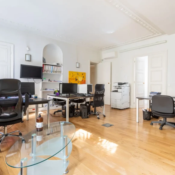 Espace indépendant 140 m² 18 postes Location bureau Rue de Provence Paris 75009 - photo 1